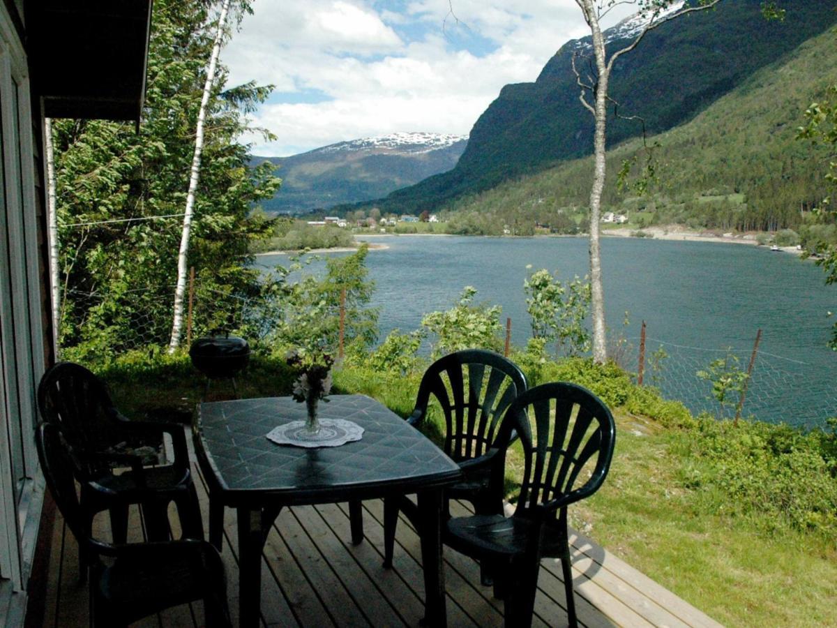 Two-Bedroom Holiday Home In Olden 3 Værelse billede